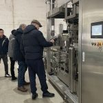 ثانوی بیلنگ کے سامان کا معائنہ کرنے کے لئے ہماری کمپنی کا دورہ کرنے کے لئے غیر ملکی گاہکوں کو گرمجوشی سے خوش آمدید